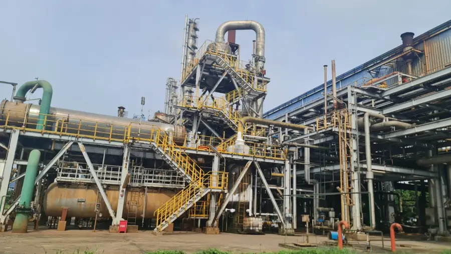 High pressure water jetting of process equipment at an industrial site (1 / 5)