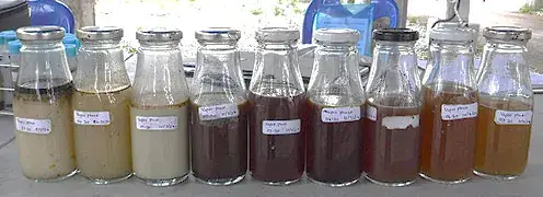 Decontamination and degassing work on process equipment at a petrochemical site (1 / 4)