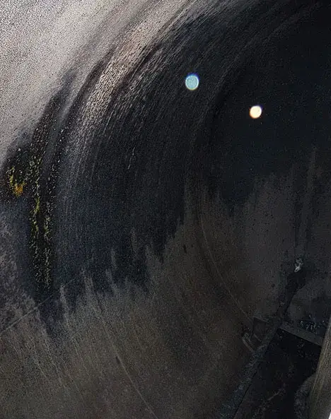 Decontamination and degassing work on process equipment at a petrochemical site (2 / 4)