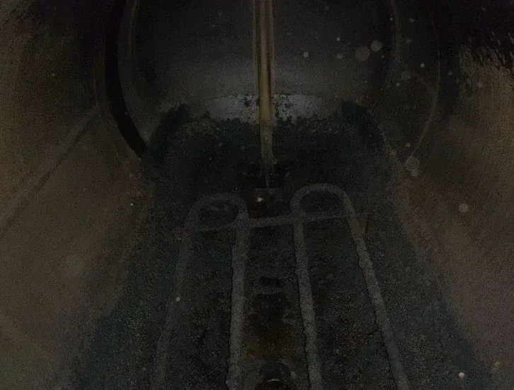 Decontamination and degassing work on process equipment at a petrochemical site (4 / 4)