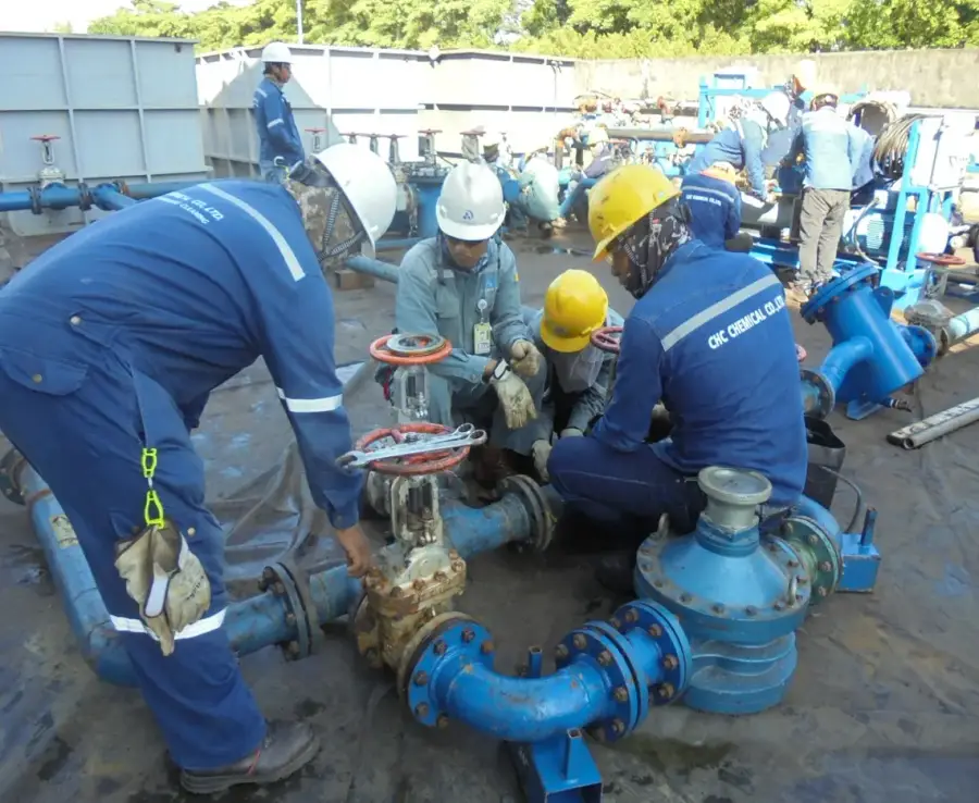 Tank cleaning operation at an industrial storage facility (4 / 9)