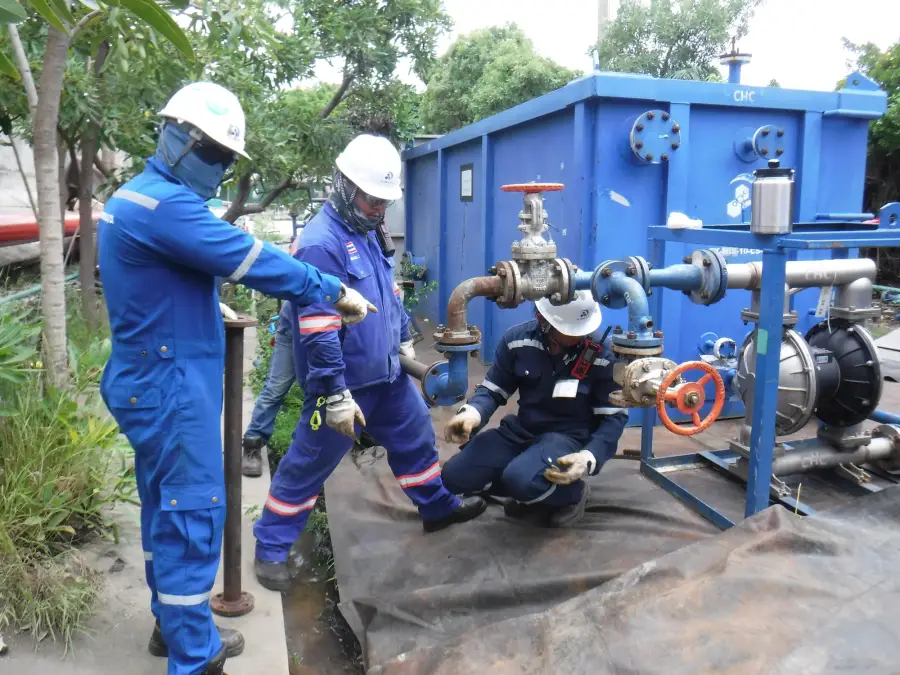 Tank cleaning operation at an industrial storage facility (5 / 5)