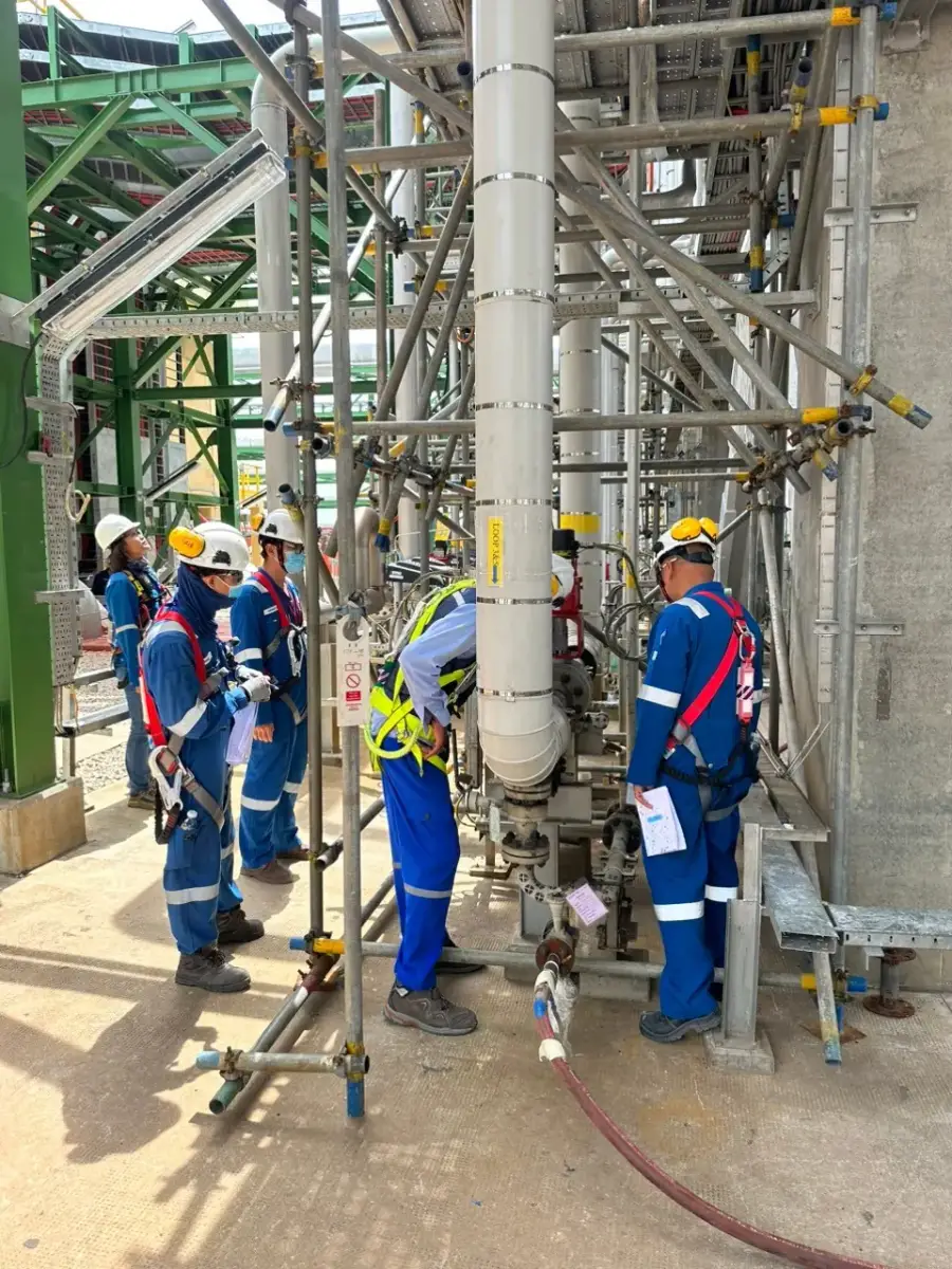 Chemical cleaning of process equipment at an industrial facility (5 / 7)