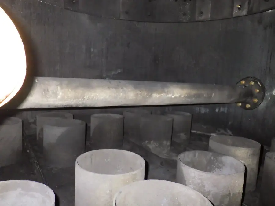Decontamination and degassing work on process equipment at a petrochemical site (6 / 6)
