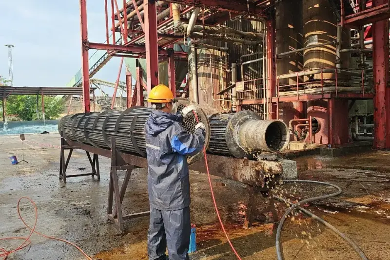 Heat exchanger tube bundle during cleaning, representative image
