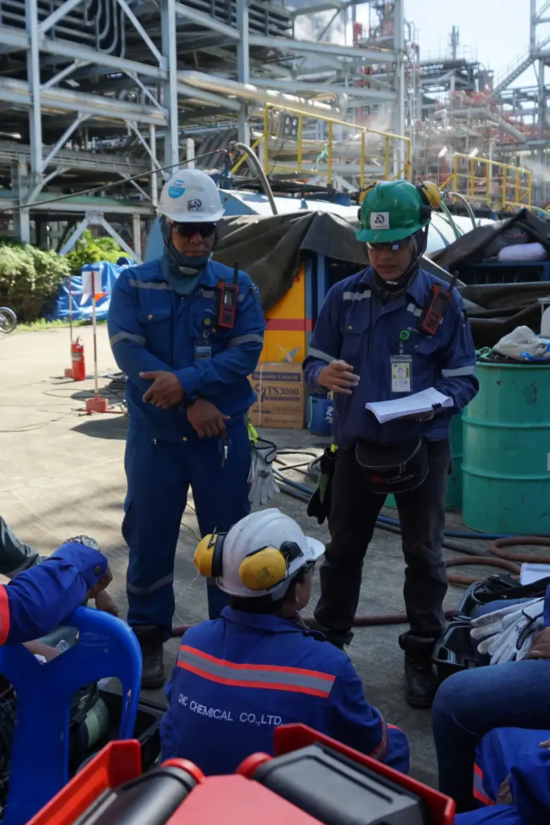CHC team in a pre-job briefing on site