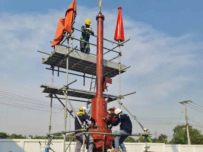 Hot tapping and line stop work on a vertical pipe section from scaffolding